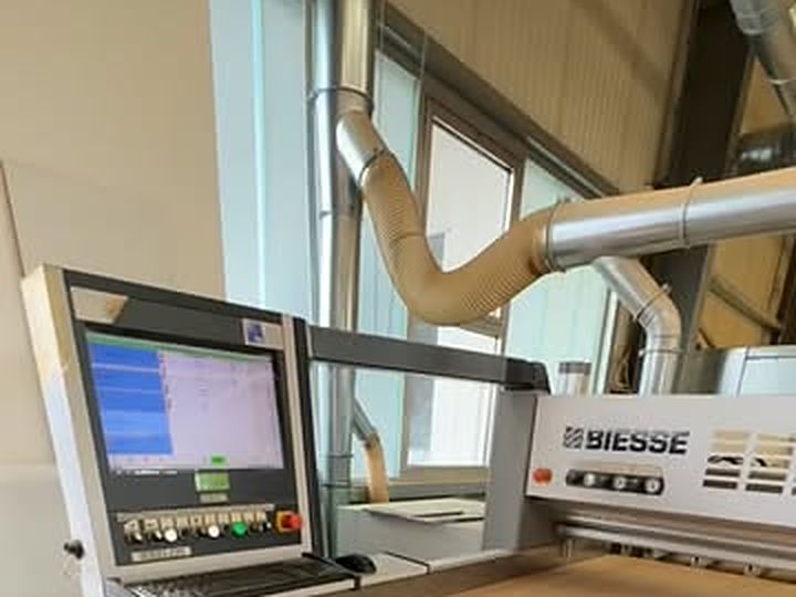 Plattenaufteilsäge mit Bildschirmsteuerung